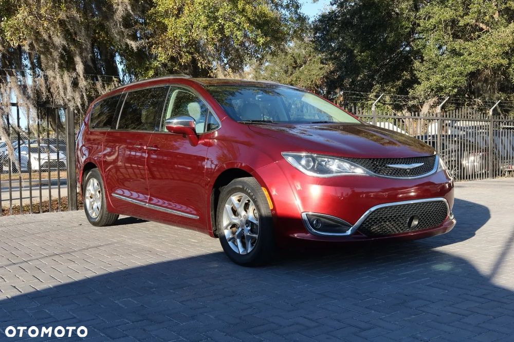 Chrysler Pacifica - 16
