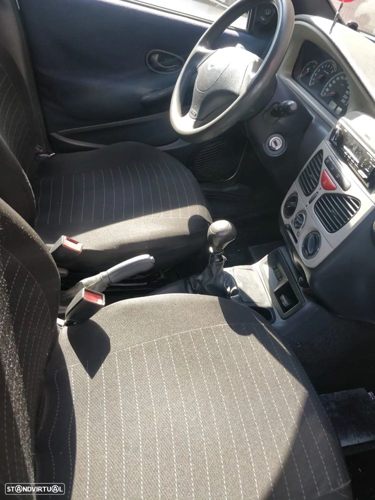 Fiat Palio Weekend 16V - 5