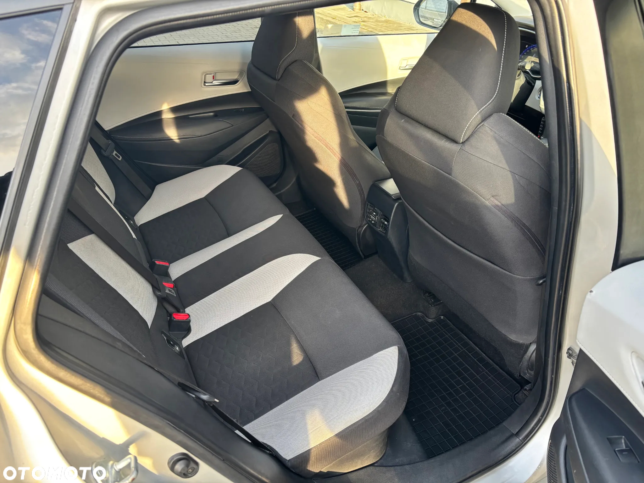 Toyota Corolla 1.8 Hybrid Comfort - 11
