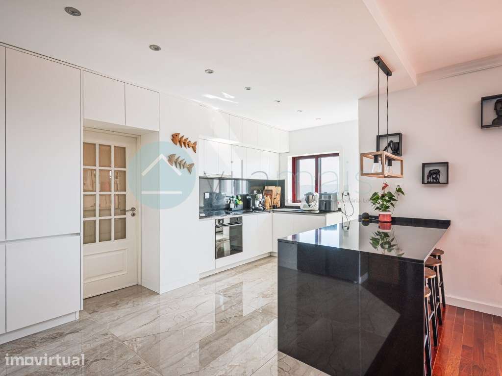 T2 à Venda na Areosa, Porto | Renovado, Garagem e Vista Mar - Grande imagem: 5/32