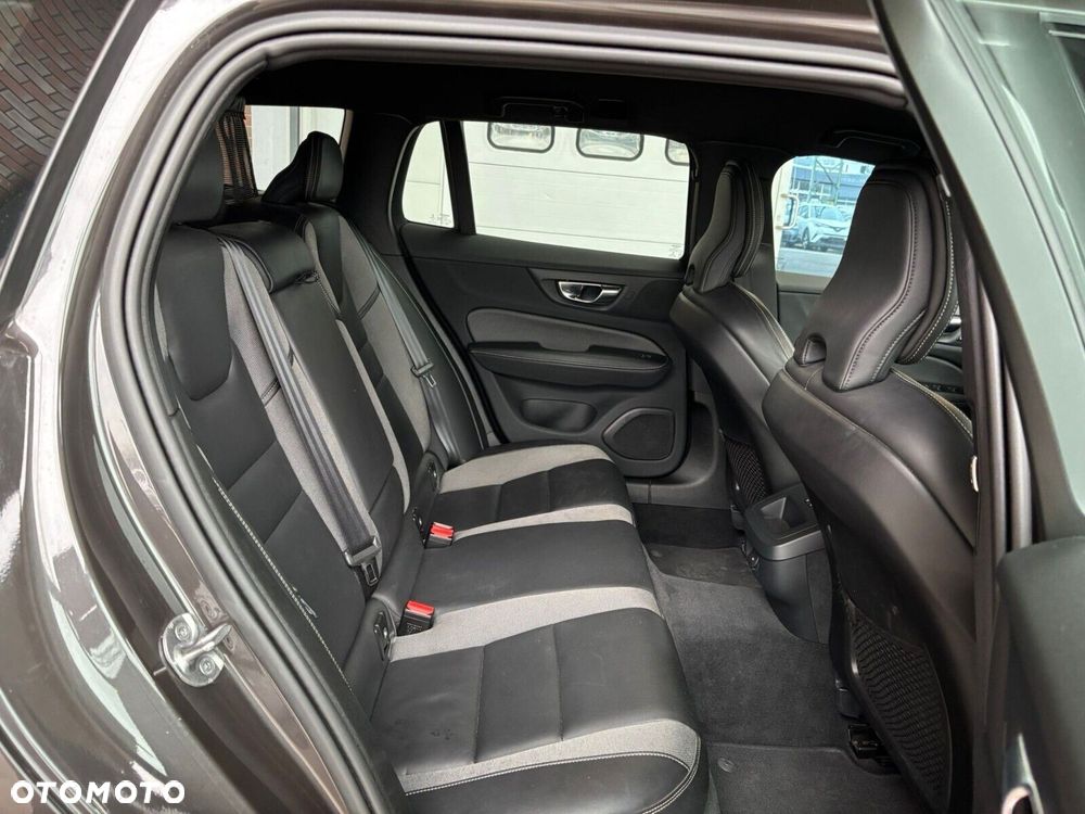 Volvo V60 B4 B Plus Dark - 12