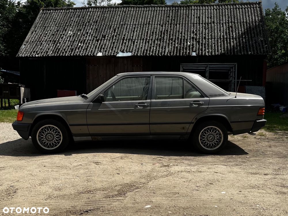 Mercedes-Benz W201 (190) - 2