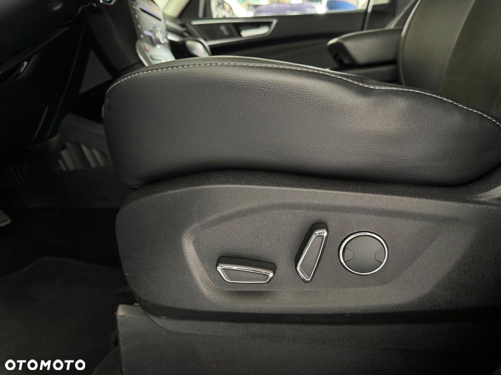 Ford S-Max 2.0 TDCi 4WD Titanium PowerShift - 7