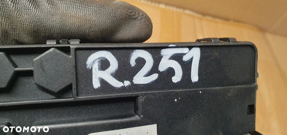 Skrzynka bezpieczników Mercedes R-Klasa W251 1645450201 - 6