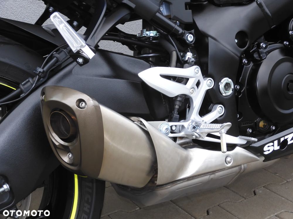 Suzuki GSX - 13
