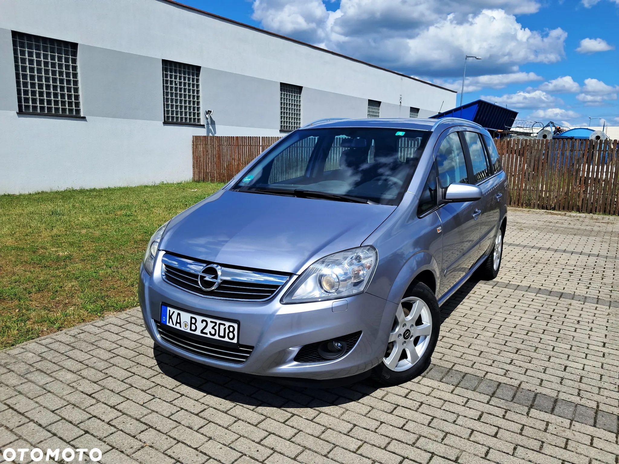 Opel Zafira 1.8 Cosmo - 1