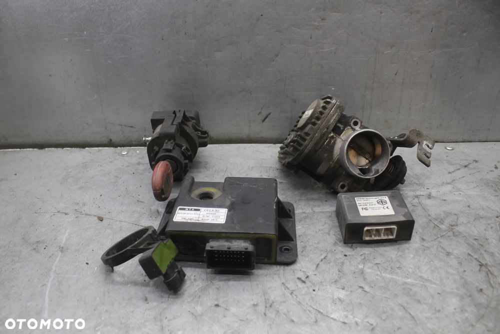 Piaggio MP3 500 L5E Stacyjka klucz moduł zestaw immo przepustnica - 1
