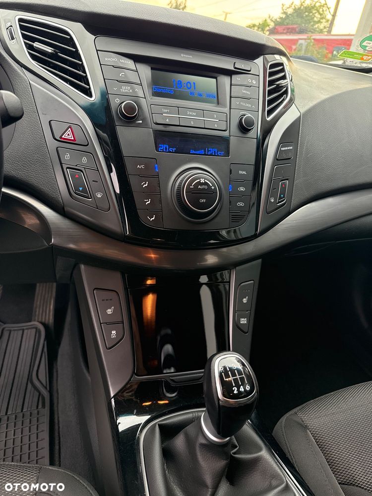 Hyundai i40 Kombi blue 1.6 Trend - 29