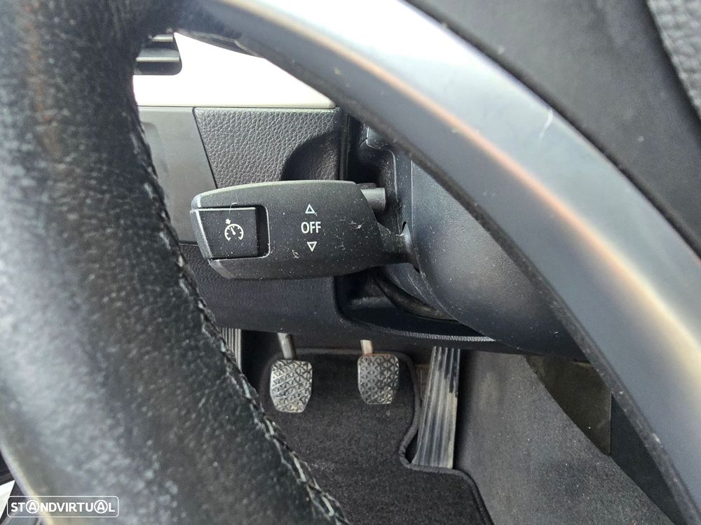 BMW 318 d Navigation Sport - 22