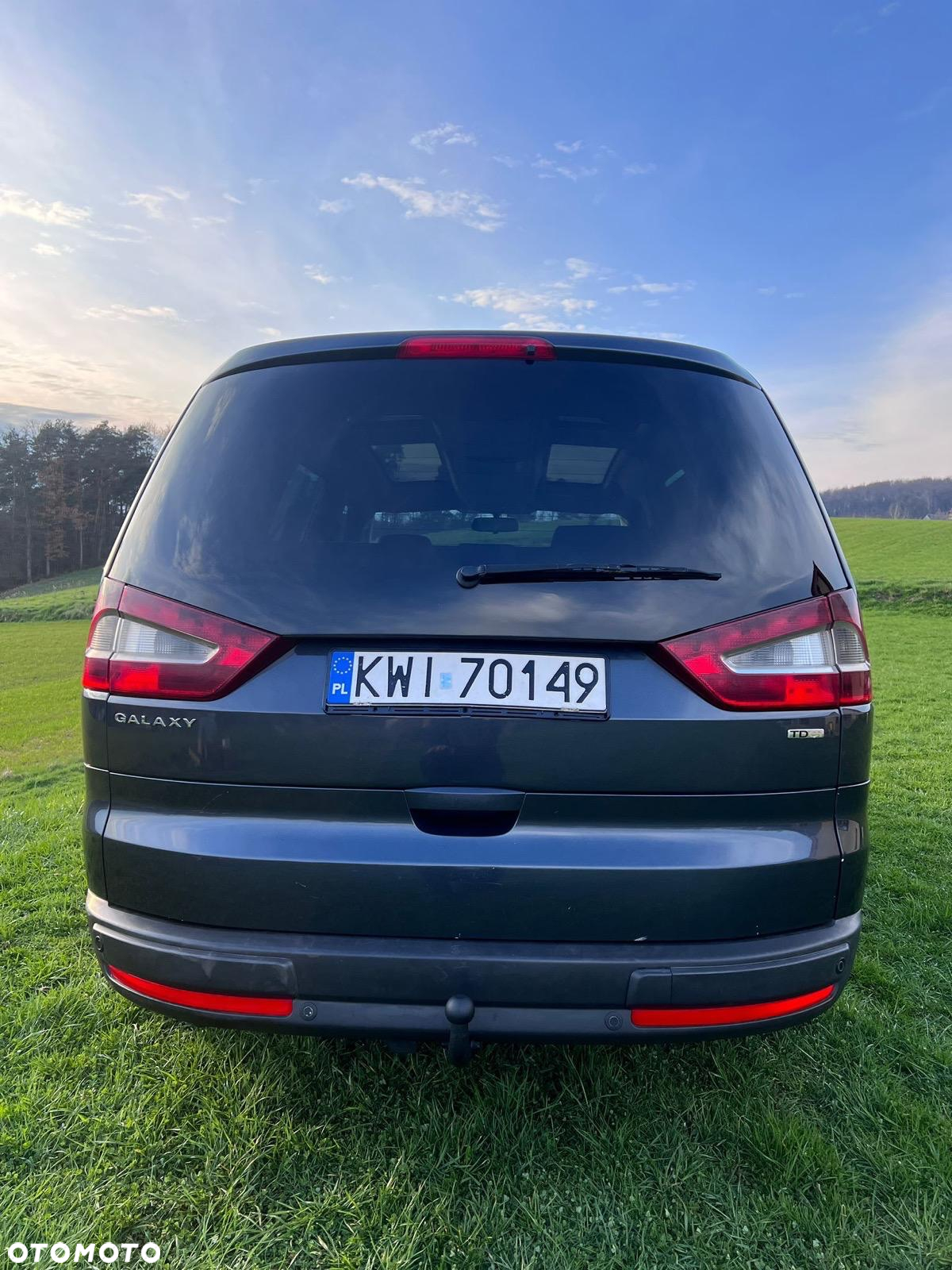 Ford Galaxy - 8