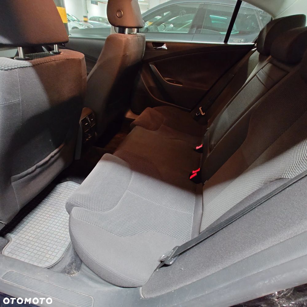 Volkswagen Passat 2.0 FSI Comfortline - 2