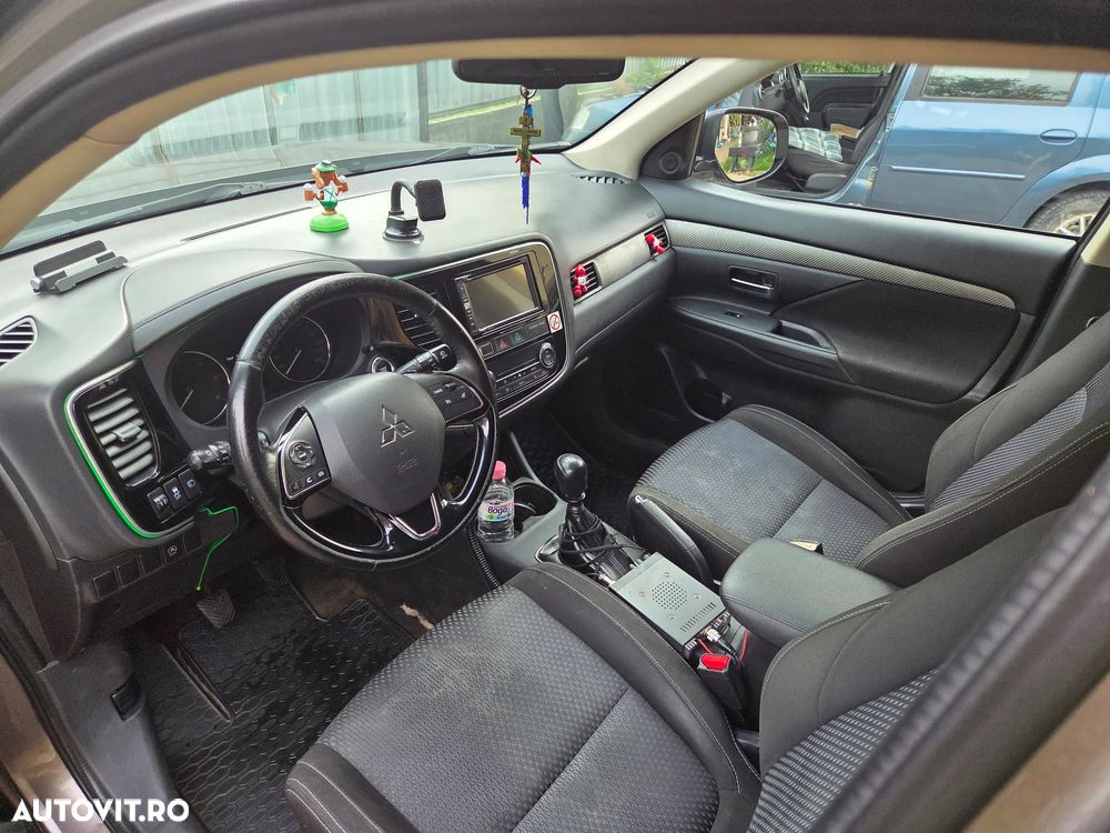 Mitsubishi Outlander - 11