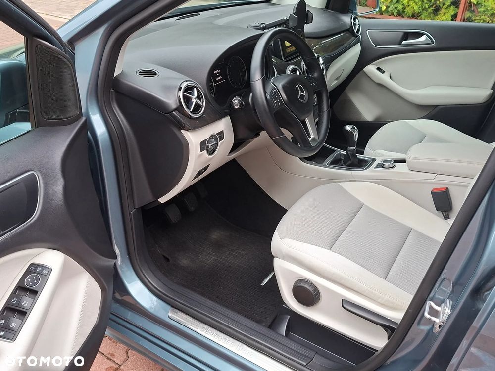 Mercedes-Benz Klasa B 180 Style - 25