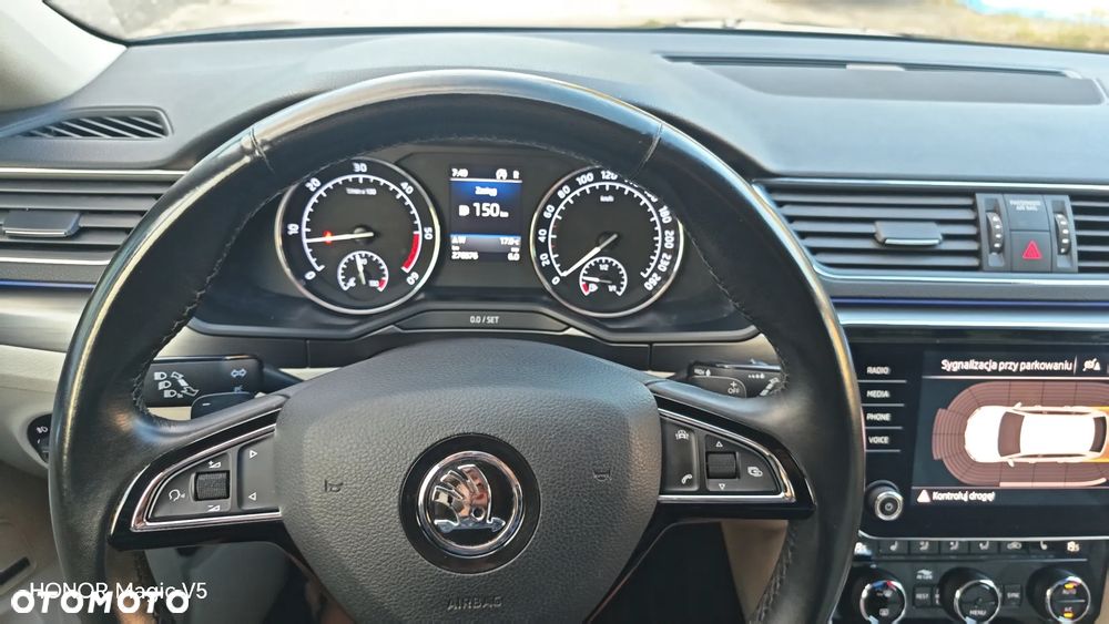 Skoda Superb 2.0 TDI DSG Premium Edition - 34