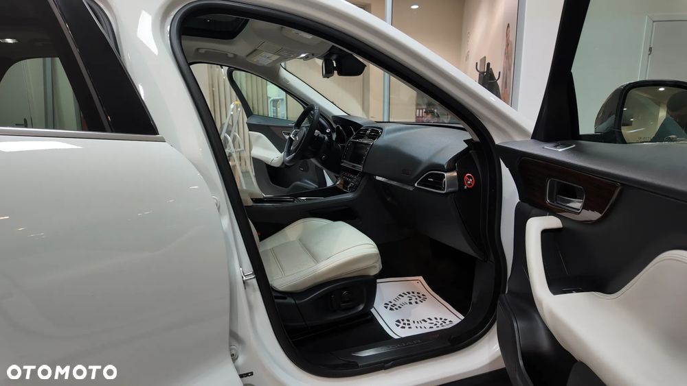 Jaguar F-Pace 2.0 i4D AWD Prestige - 33