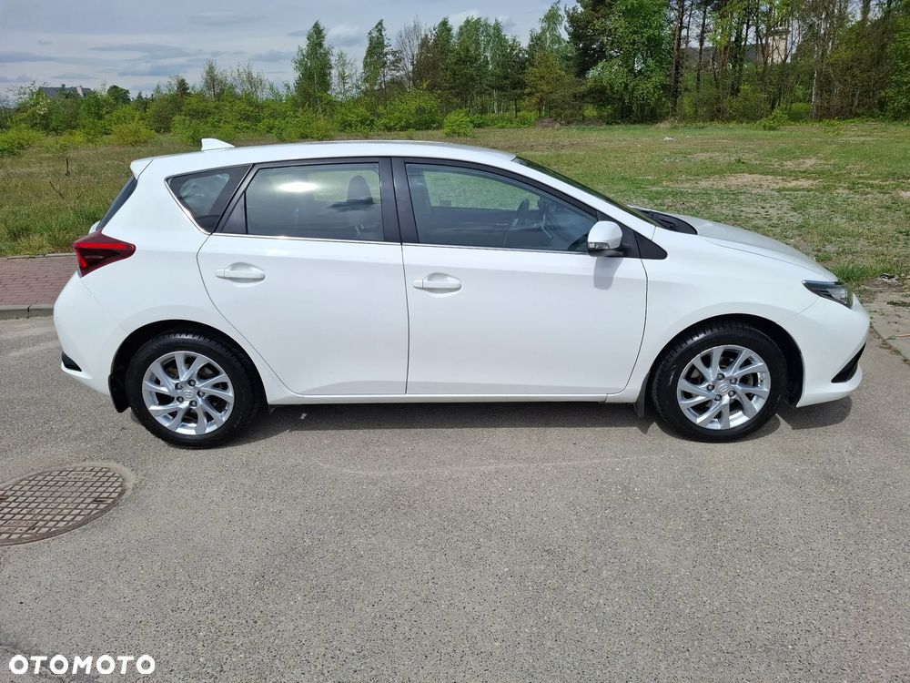 Toyota Auris 1.6 Premium - 8