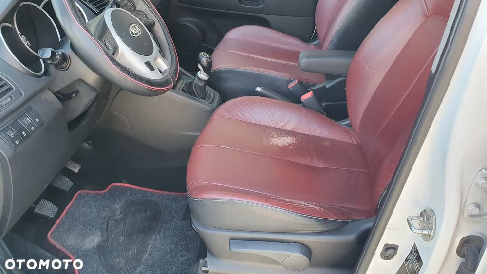 Kia Venga 1.6 CVVT Titanium Collection - 17