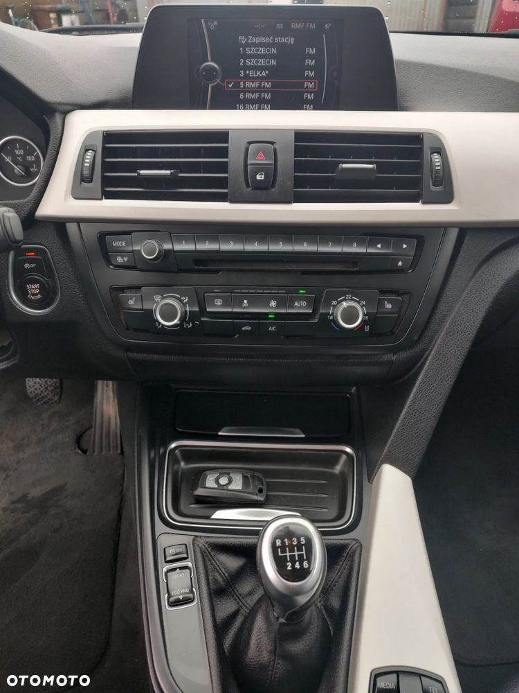 BMW Seria 3 318d Sport Line - 27