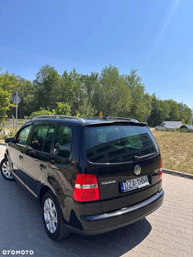 Volkswagen Touran 2.0 FSI Highline - 5