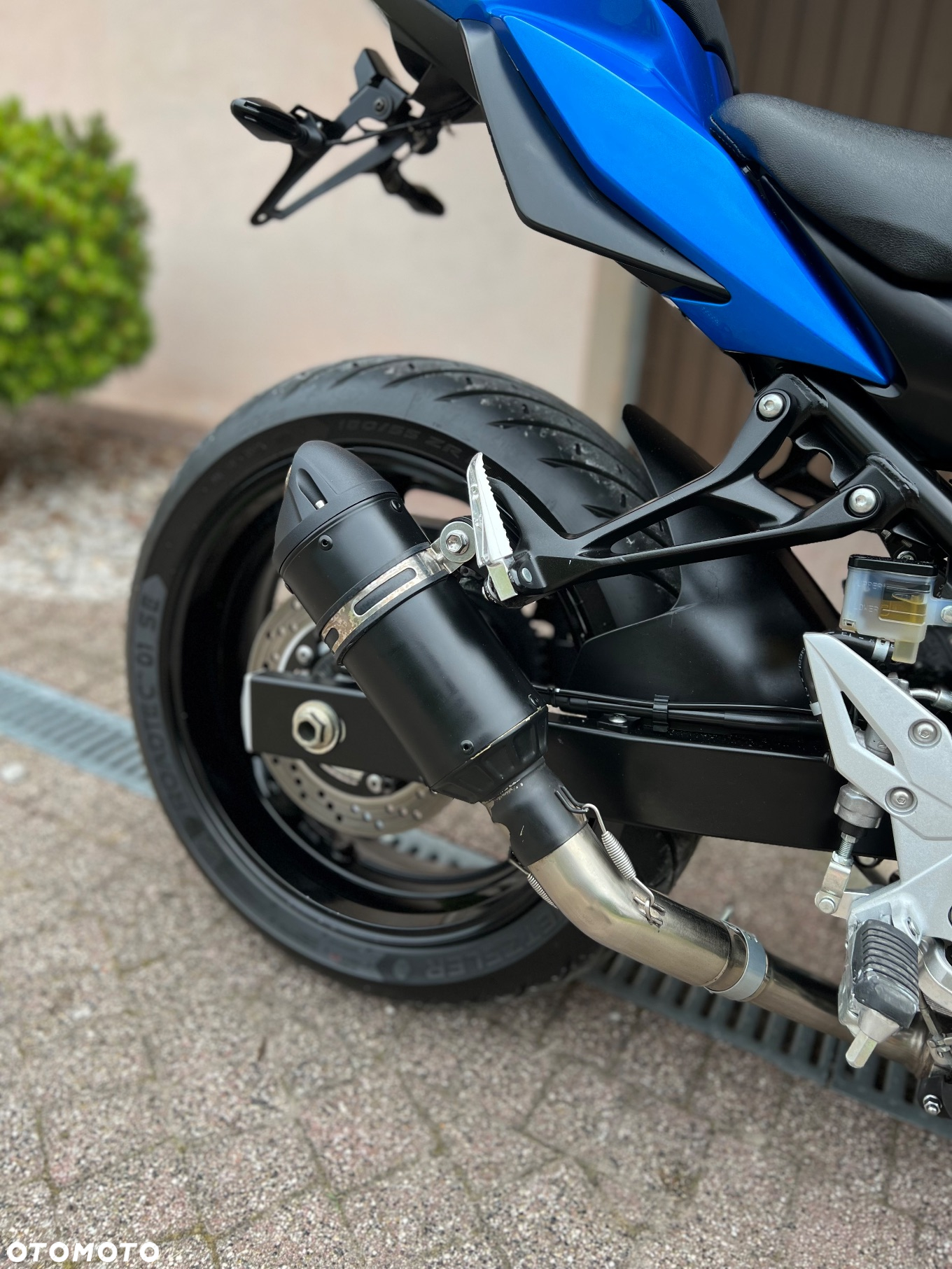 Suzuki GSR - 16