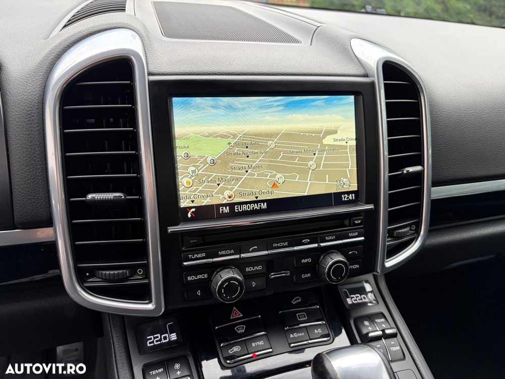 Porsche Cayenne Platinum Edition - 18