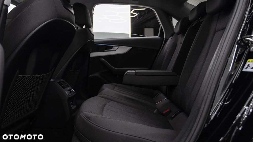 Audi A4 Limousine 35 TFSI Sport S tronic - 18