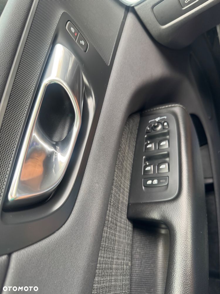 Volvo XC 60 B4 B Essential - 36