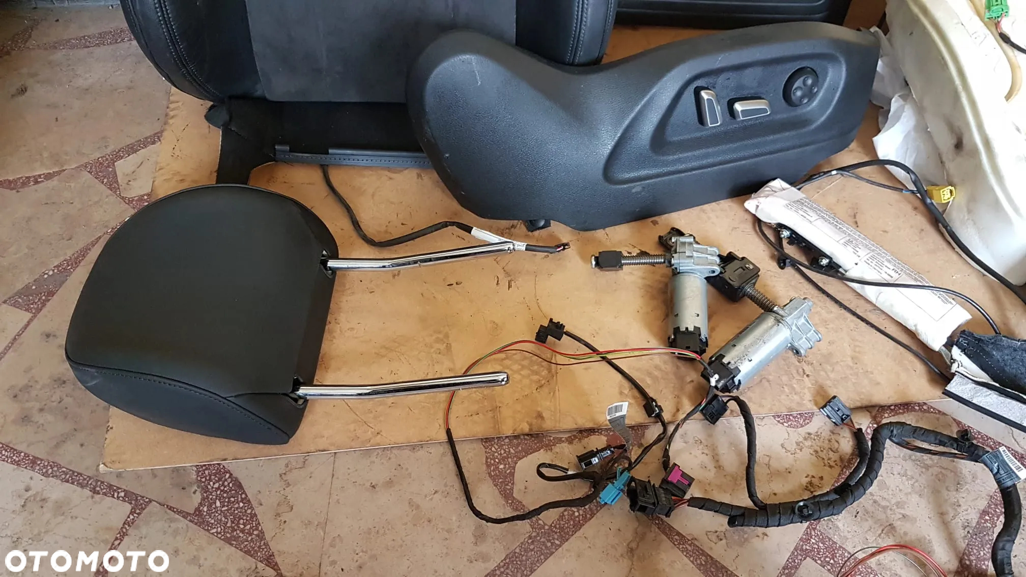 Elementy fotela prawego Audi SQ5 PODUSZKA SILNICZKI PODGŁÓWEK - 19
