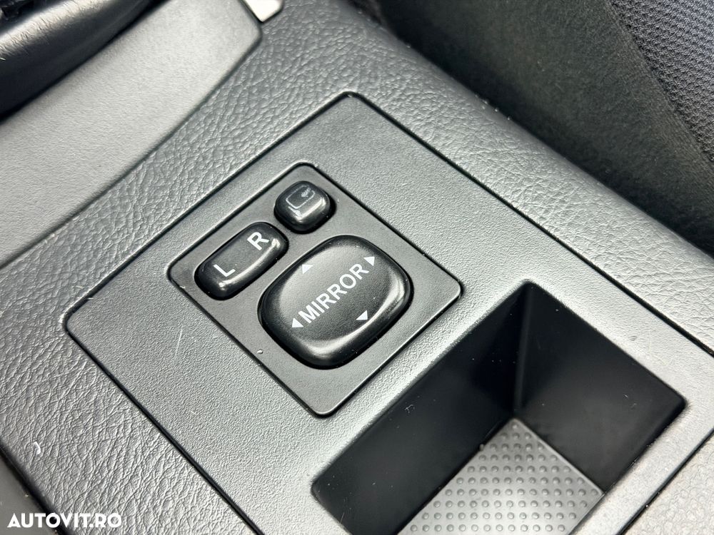 Toyota RAV4 2.2 D-4D 4x4 Sol - 23