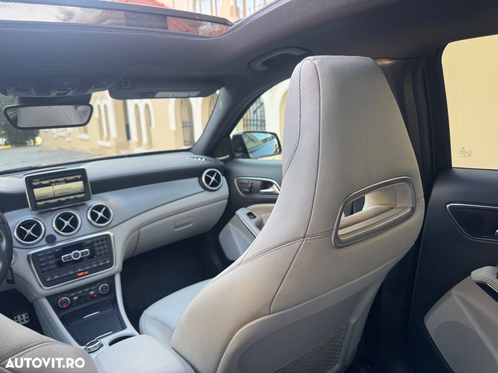 Mercedes-Benz GLA - 32