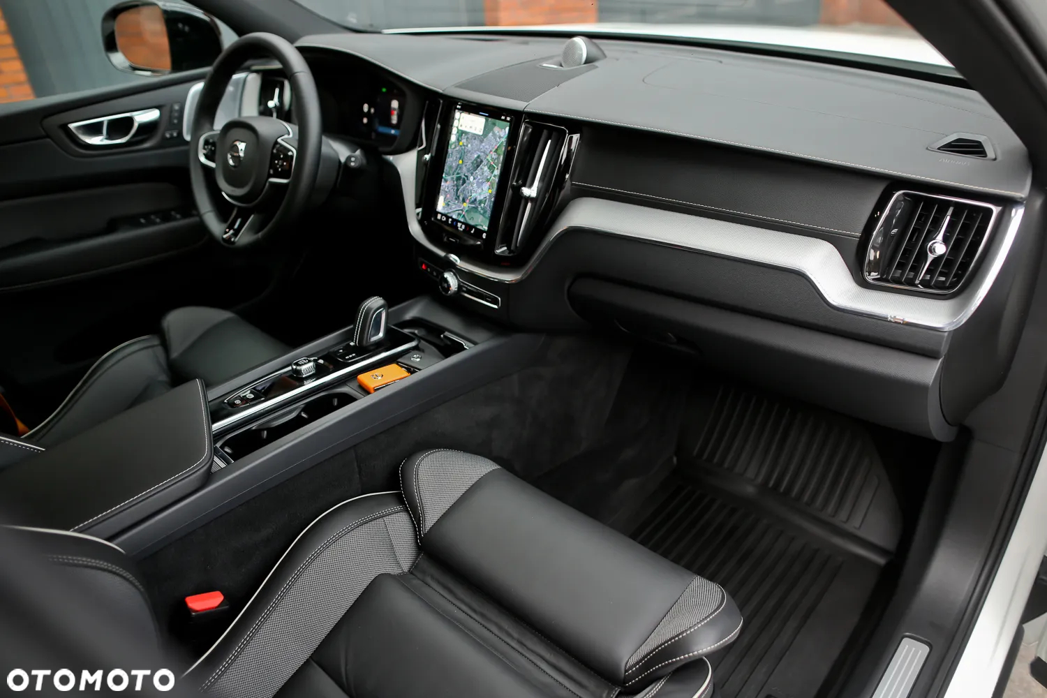 Volvo XC 60 T8 Plug-In Hybrid AWD Polestar Engineered - 28