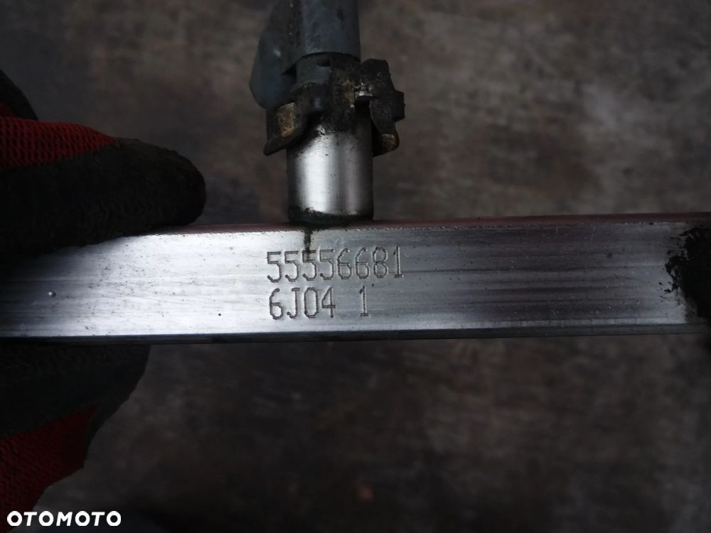 OPEL VECTRA C LIFT 2.0 T LISTWA WTRYSKOWA 55556681 - 3