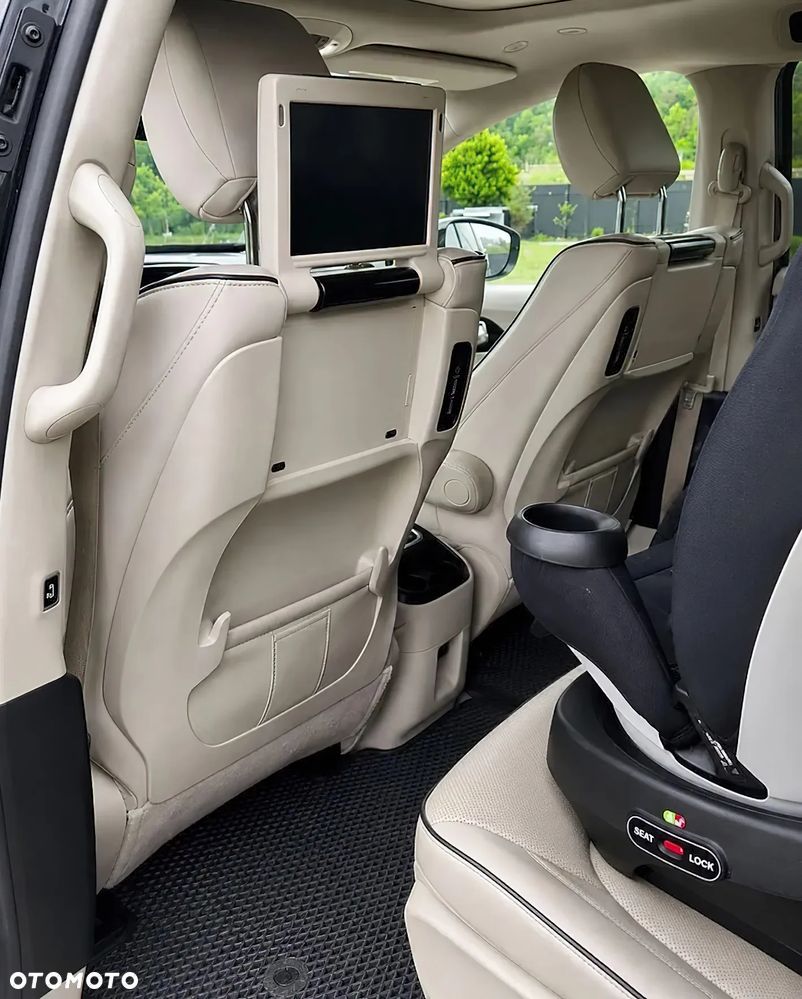 Chrysler Pacifica - 8