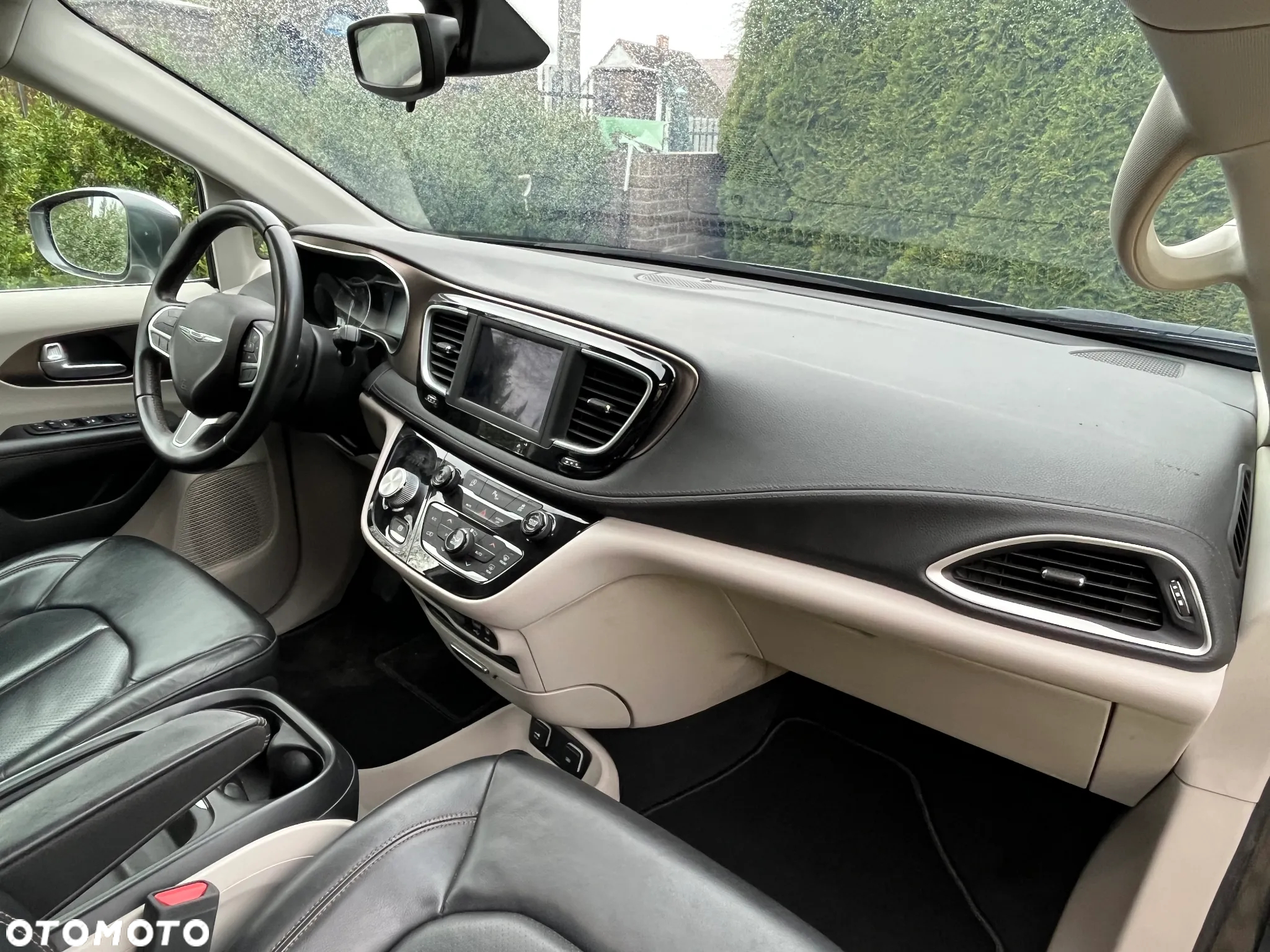 Chrysler Pacifica - 16
