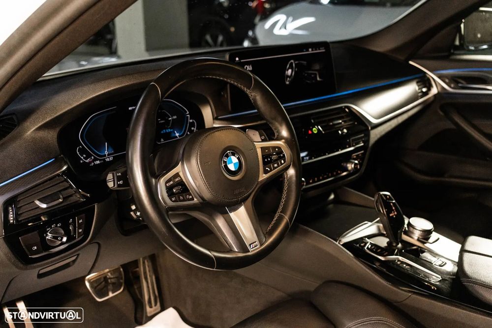 BMW 530 e Pack Desportivo M - 16