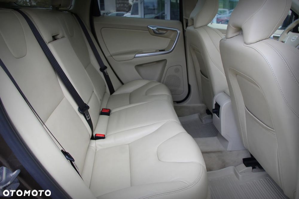 Volvo XC 60 D5 AWD Summum - 18