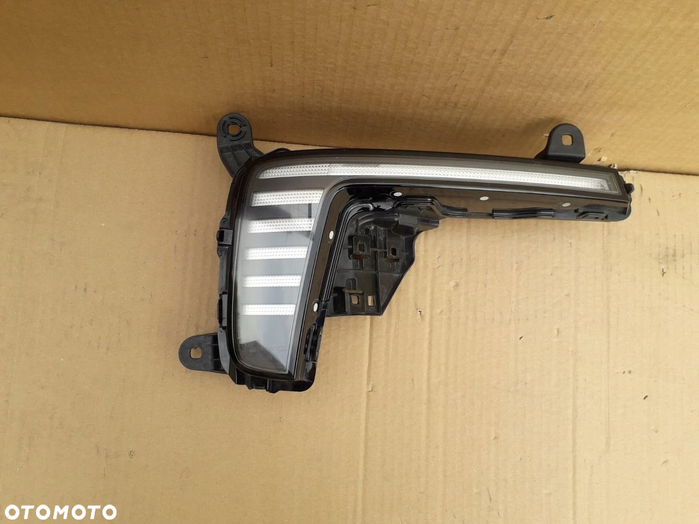 AUDI Q7 PRAWY LED DRL 2015-- 4M0941056 UŻYWANY - 2
