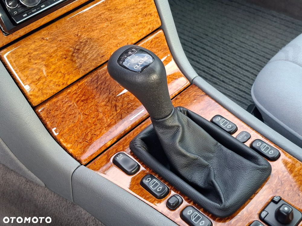 Mercedes-Benz Klasa E 240 Classic - 20