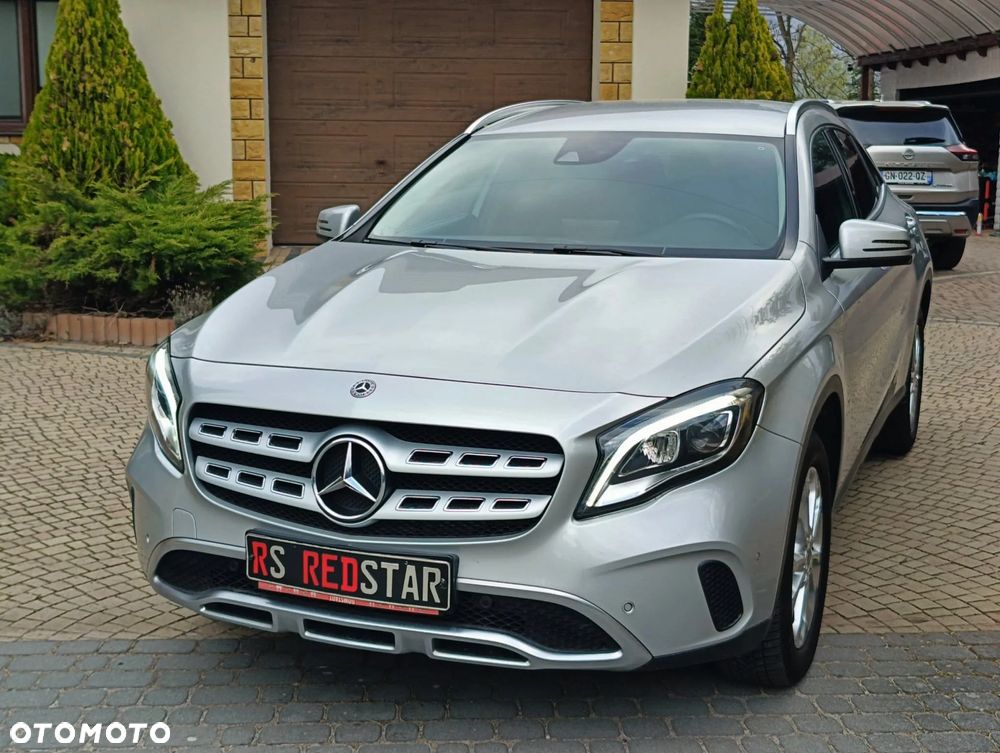 Mercedes-Benz GLA 180 Urban - 1