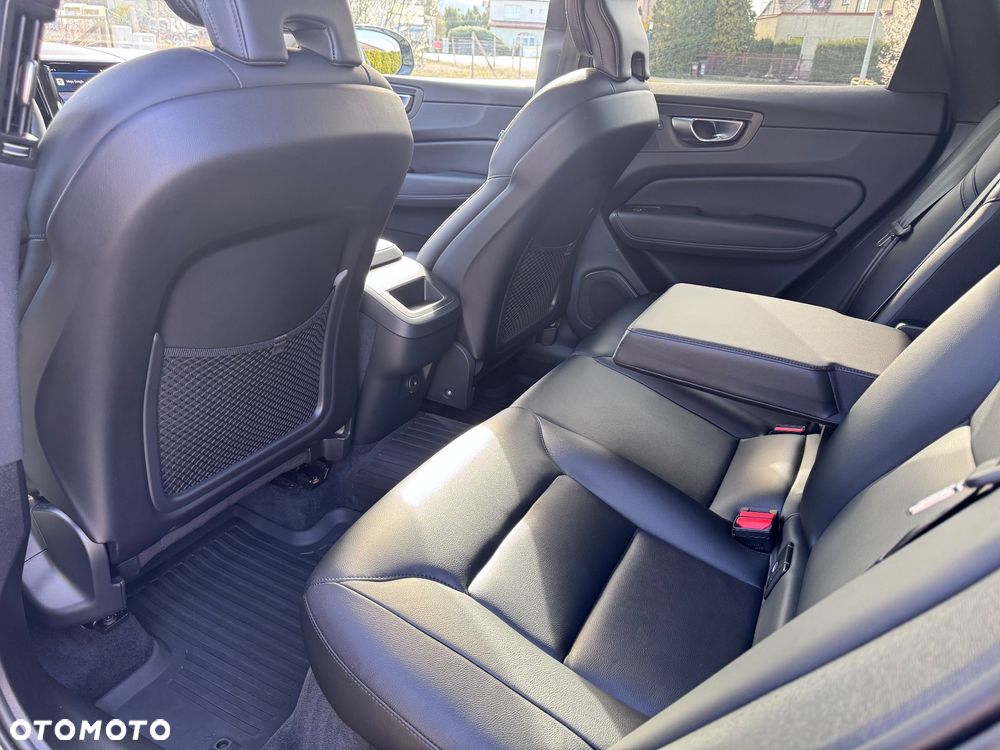 Volvo XC 60 B5 B AWD Ultimate Dark - 16