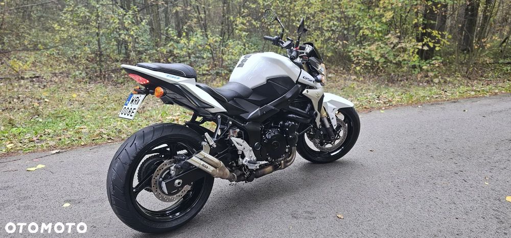 Suzuki GSR - 3