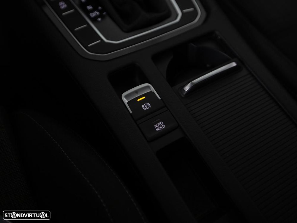 VW Passat Variant 2.0 TDi Business DSG - 34