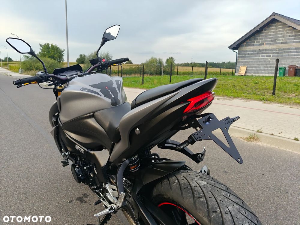 Suzuki GSX - 22