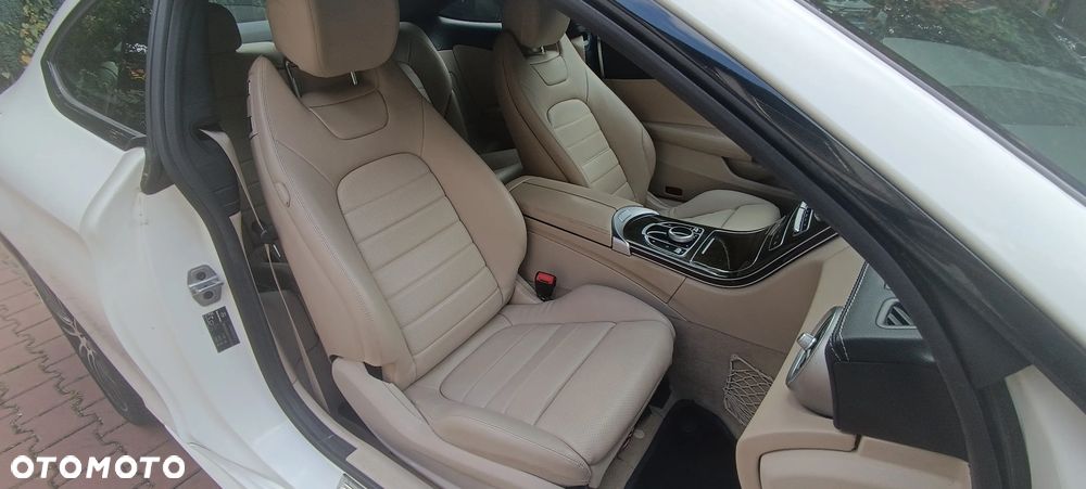 Mercedes-Benz Klasa C 300 9G-TRONIC - 16