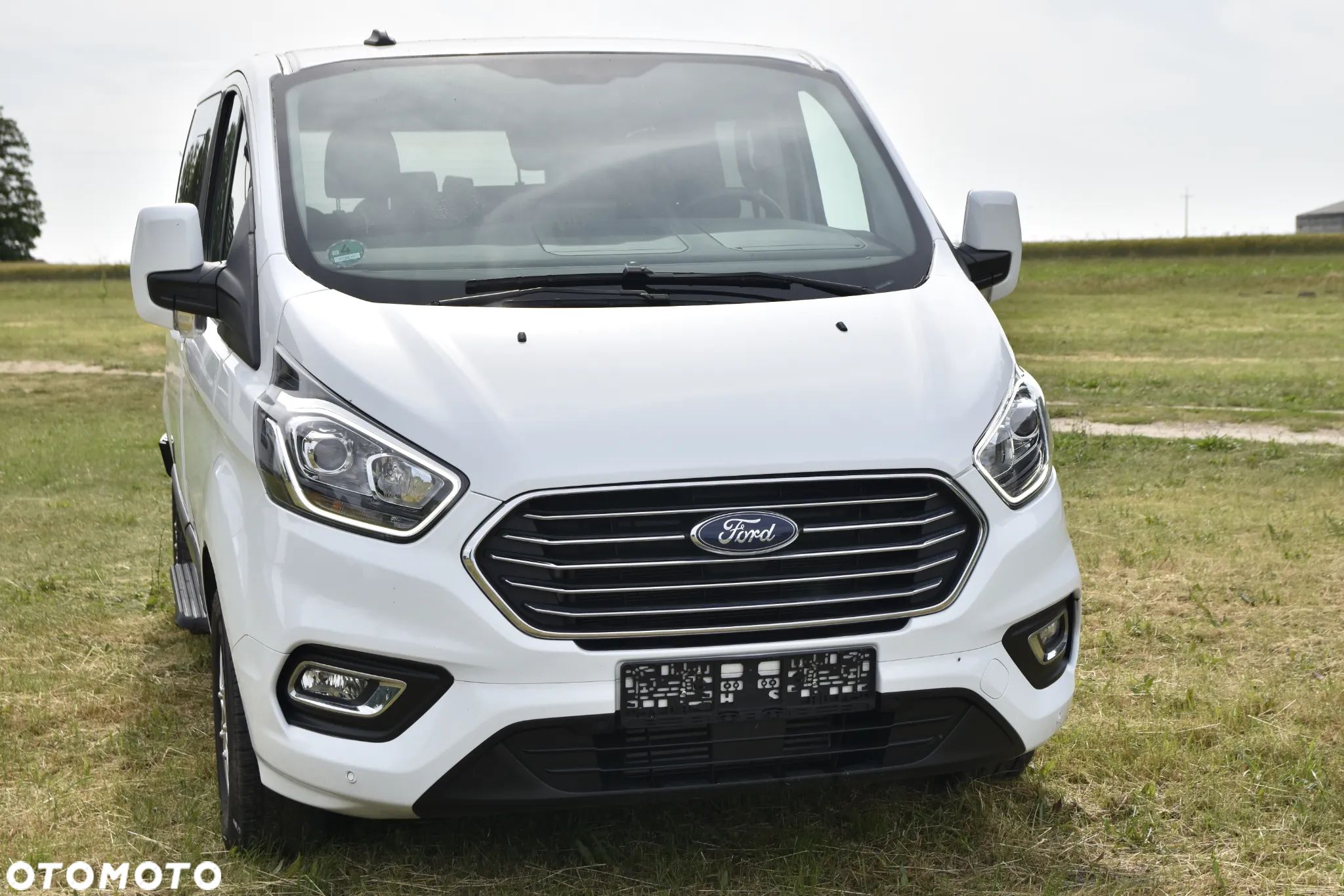 Ford Tourneo Custom - 1
