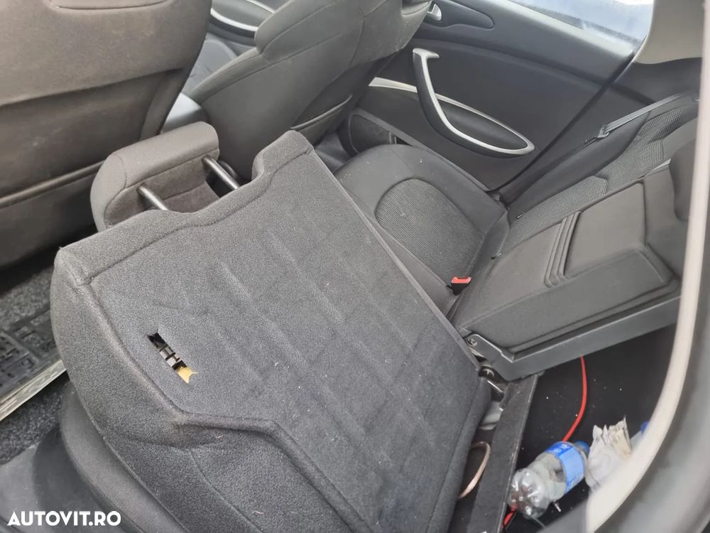 jante aliaj bara spate armatura haion stop tripla oglinda usa portiera macara geam broasca stanga dreapta ansamblu stergatoare spira volan plansa bord torpedou  cotiera panou clima scaune fata spate bancheta Citroen C5 2, an 2012, motor 2.0 hdi 140 cp, cod motor RHF, cutie de viteze manuala 6+1 trepte. - 6