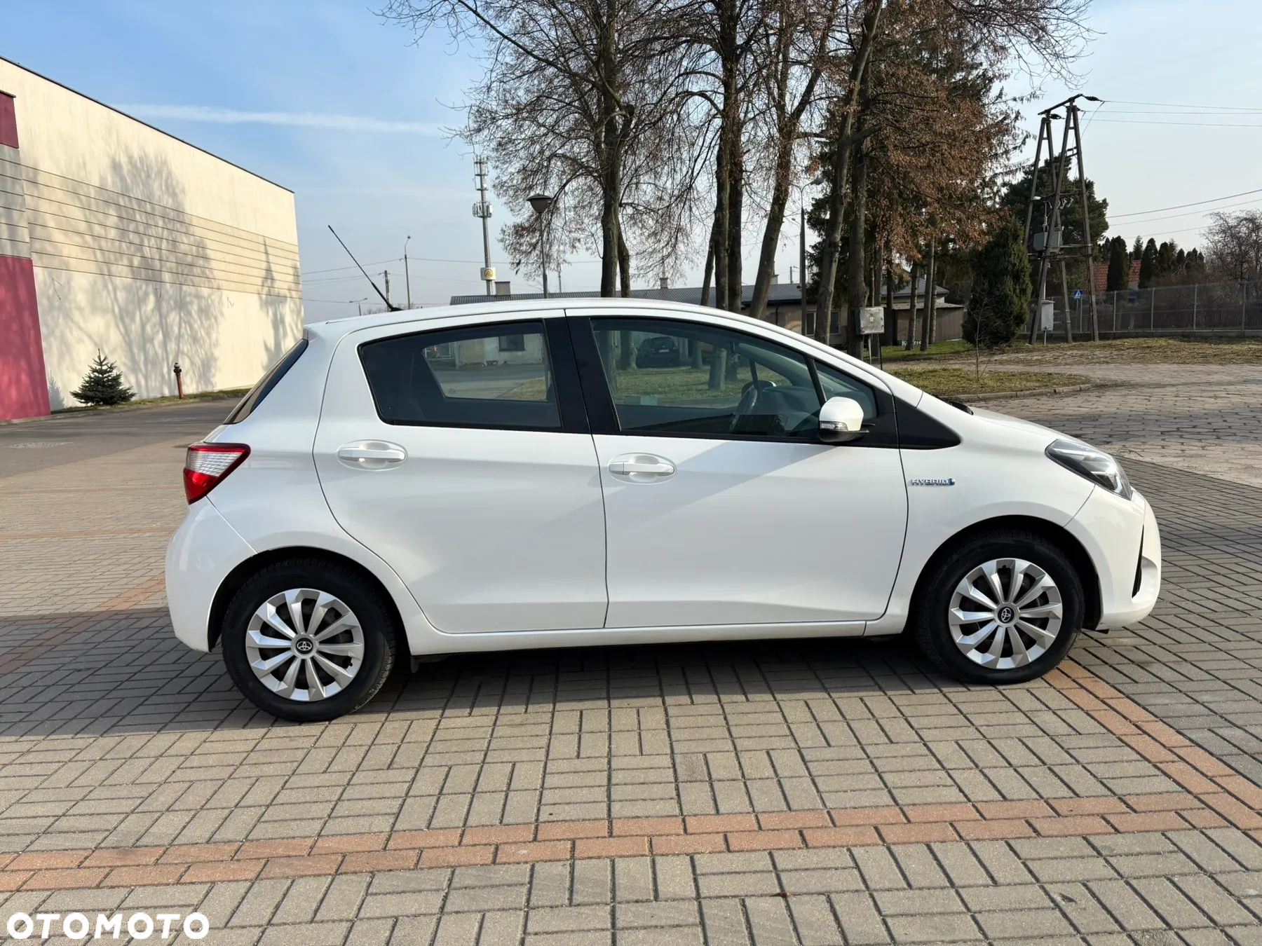 Toyota Yaris Hybrid 100 Premium - 14