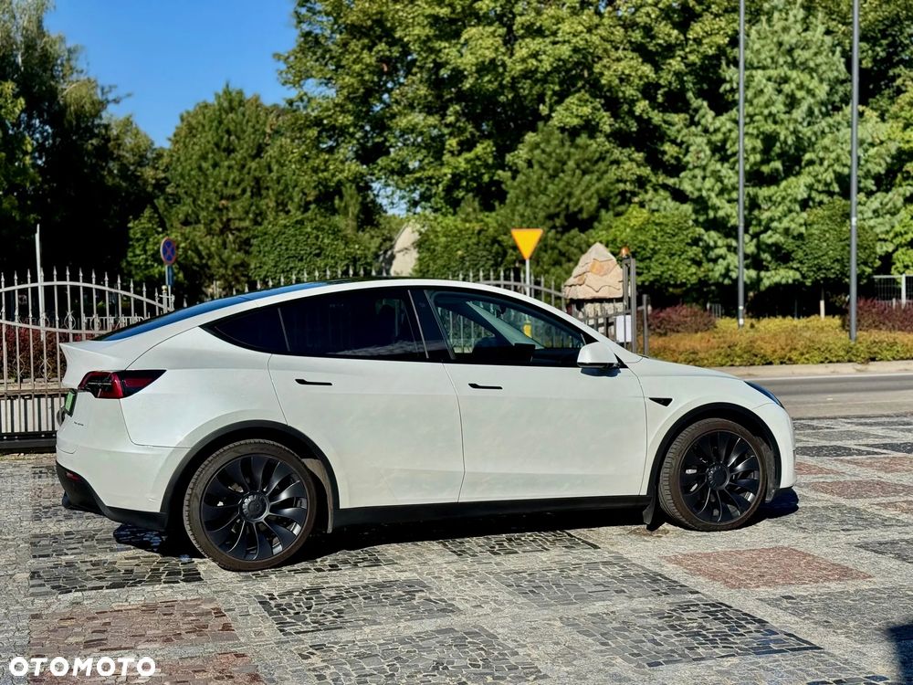 Tesla Model Y - 13