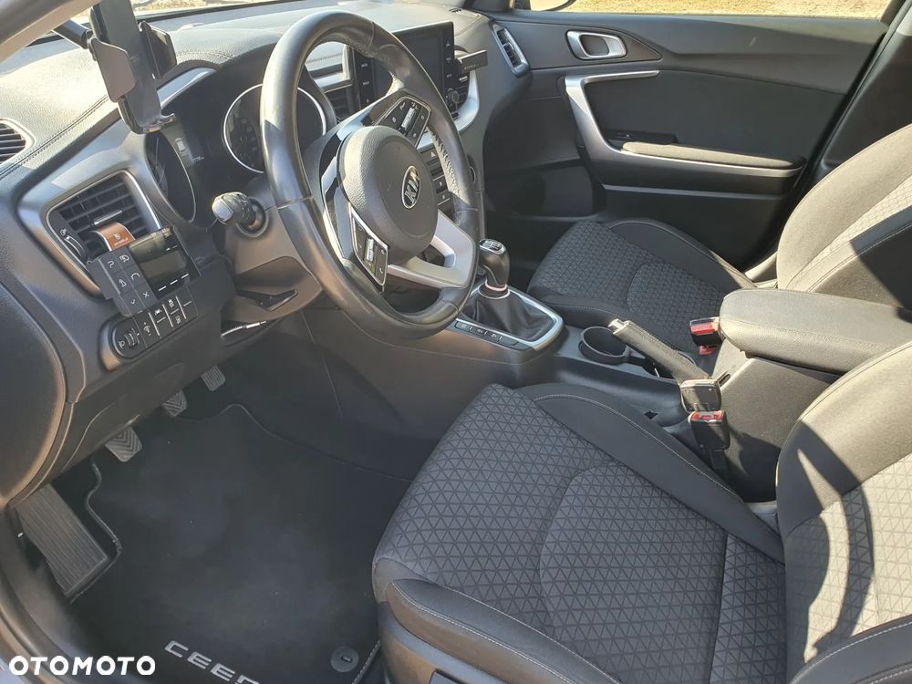 Kia Ceed - 13