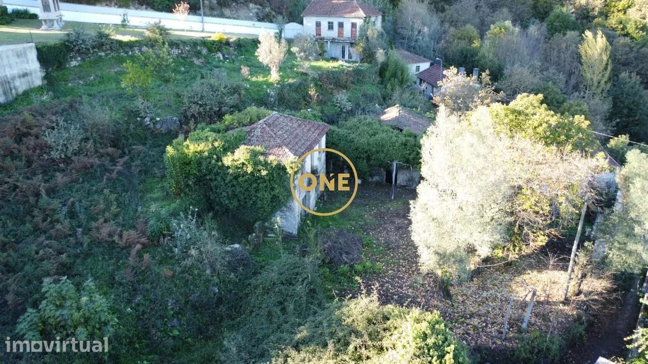 Ruina para reconstrução em Passô, Vila Verde - Grande imagem: 4/16